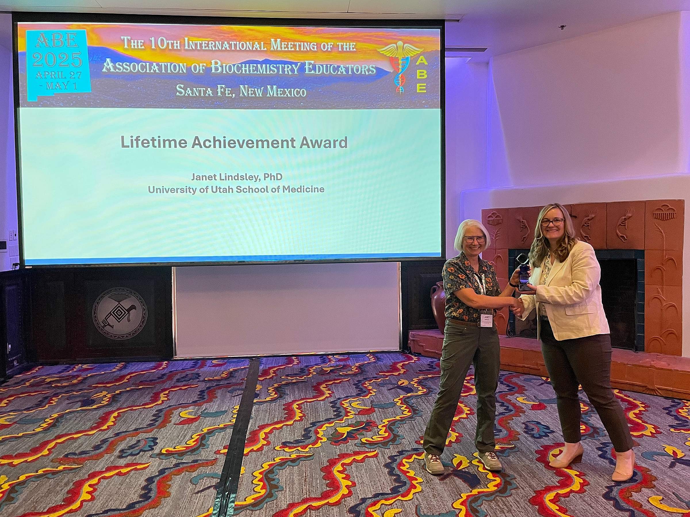 Dr Lindsley receives her award 